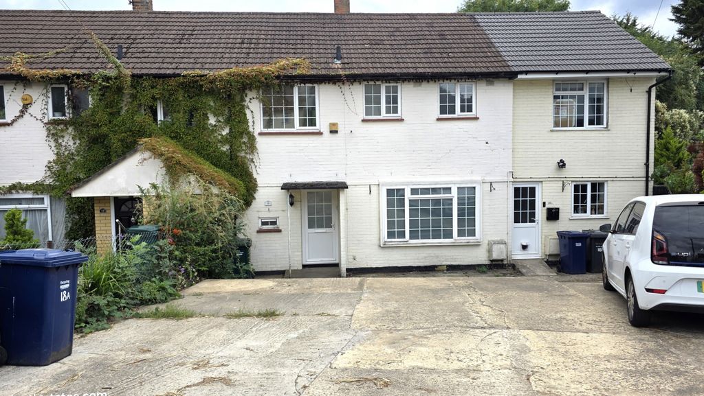 Property photo 1 of 15 2 Bed Terraced House For Sale Wellside Close, High Barnet En5