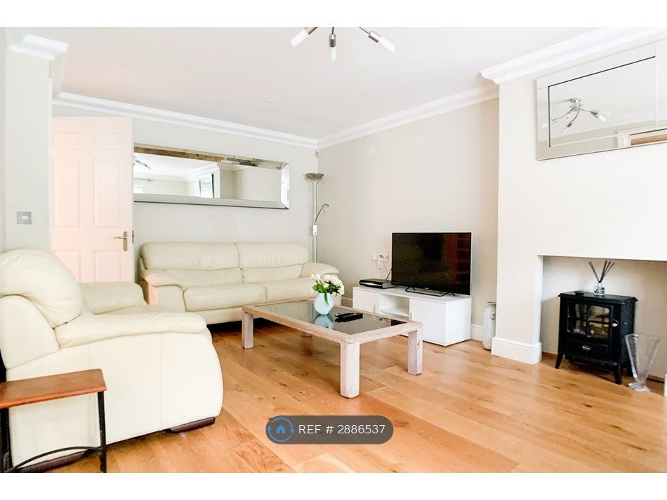Property photo 3 of 10 Lounge
