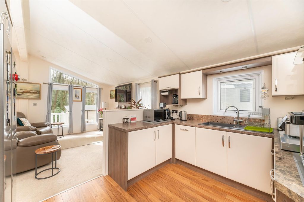 Property photo 2 of 24 Kitchen