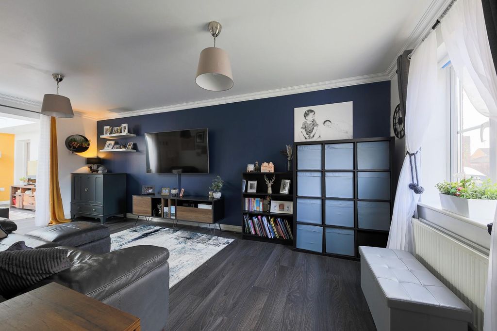 Property photo 2 of 23 Living Room