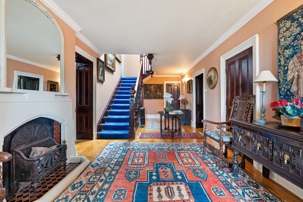 Property photo 3 of 44 Entrance Hallway