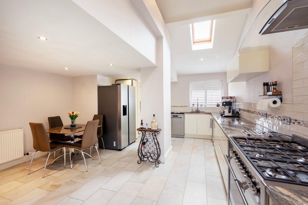 7 bed detached house for saleParkside, Tynemouth NE30 photo 4