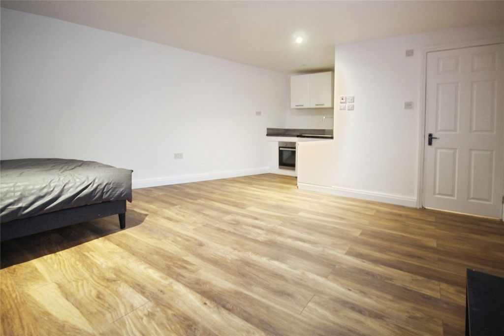 Property photo 1 of 8 Studio