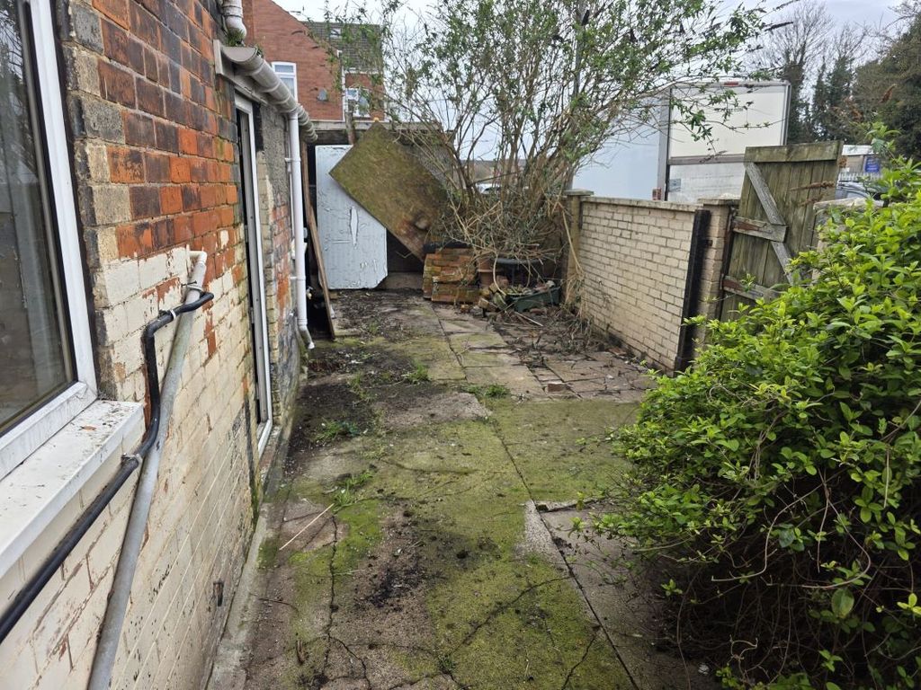 Property photo 2 of 32