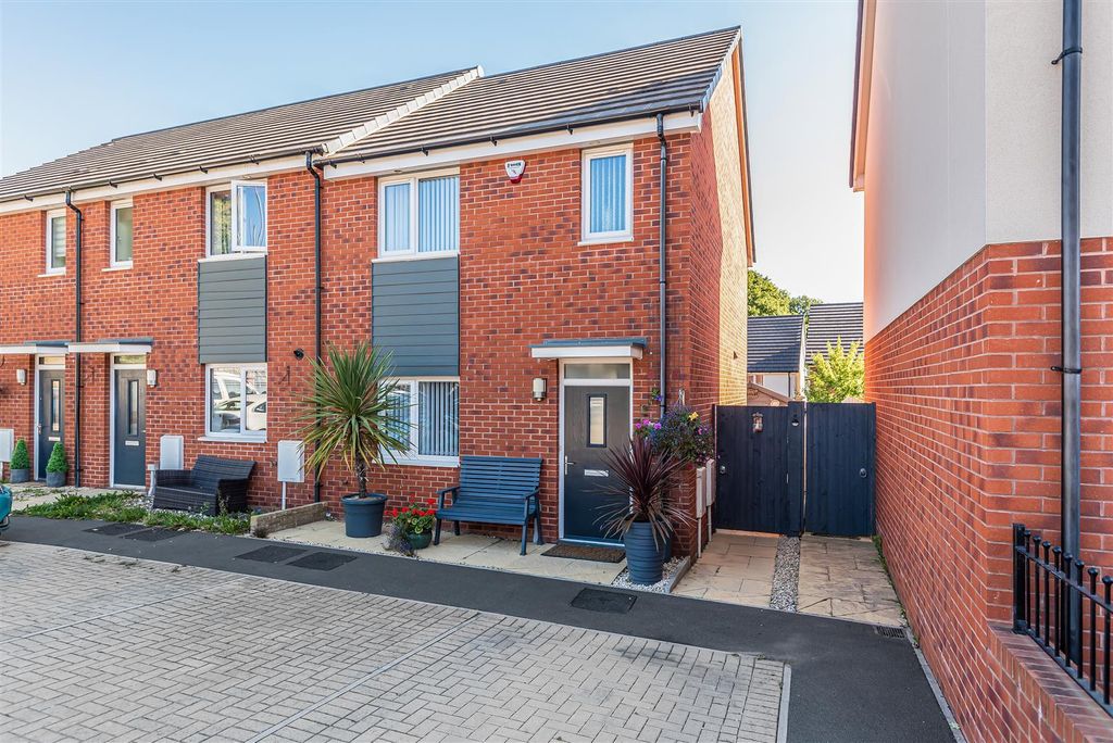 Property photo 1 of 13 8S76At3m4K2Kxtezk9Xzsq (1).Jpg