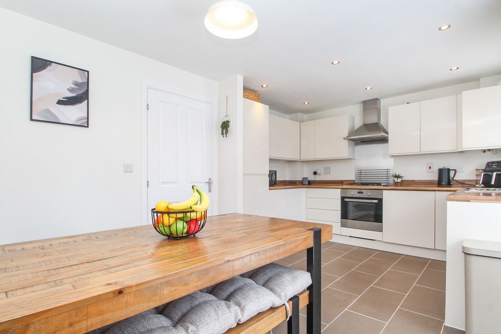 Property photo 3 of 24 Kitchen/Diner