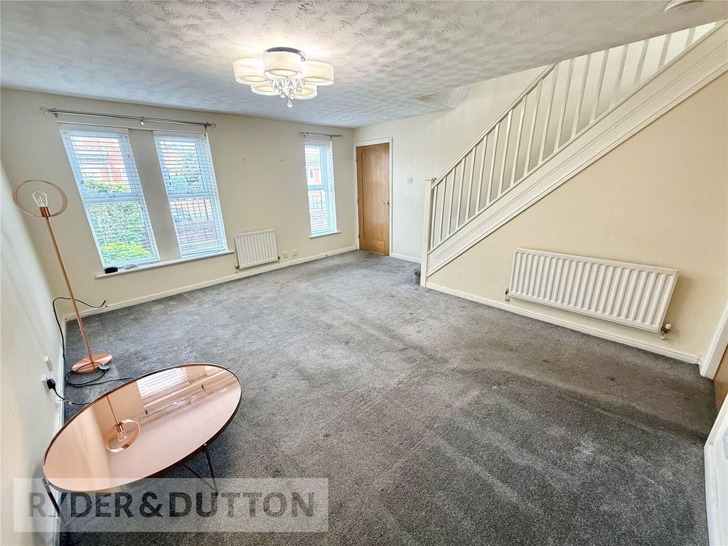 Property photo 3 of 24 Lounge
