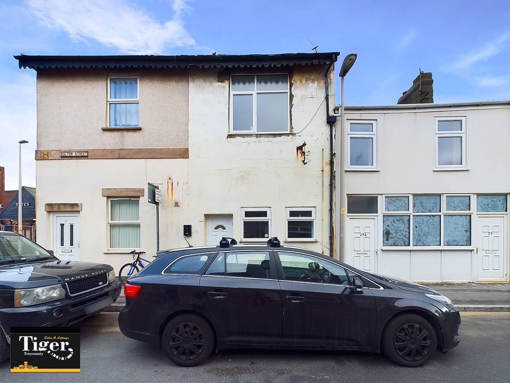 Property photo 1 of 12 Cam03440G0-Pr0217-Still013