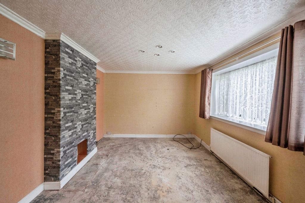 Property photo 3 of 14 Lounge