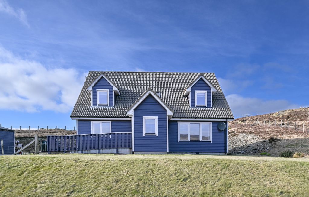 Property photo 2 of 57