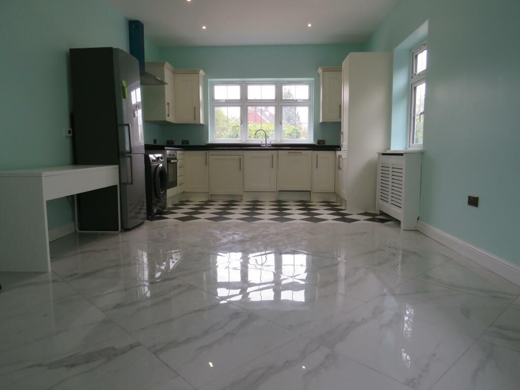 Property photo 2 of 6 Kitchen Diner.Jpeg