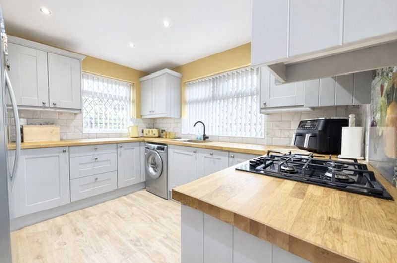 Property photo 3 of 18 Kitchen