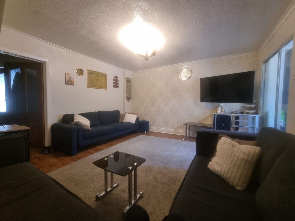 Property photo 3 of 19 7