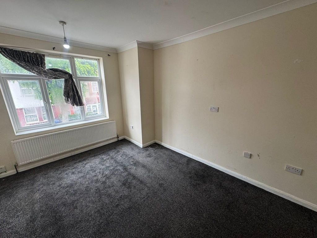 Property photo 3 of 5 Gallery