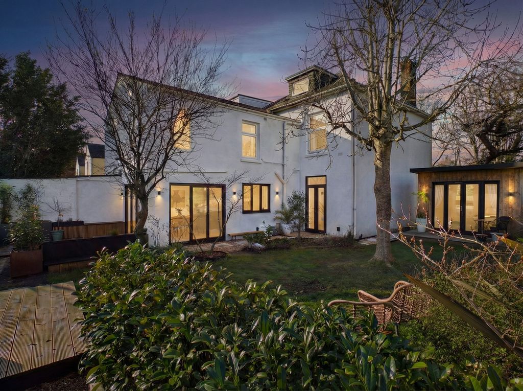 Property photo 2 of 45