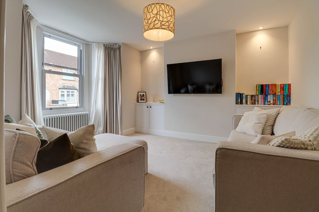 Property photo 2 of 16 Lounge