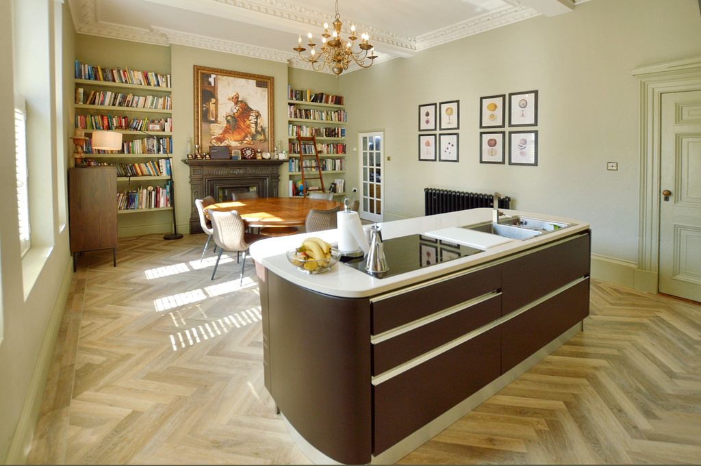 Property photo 2 of 33