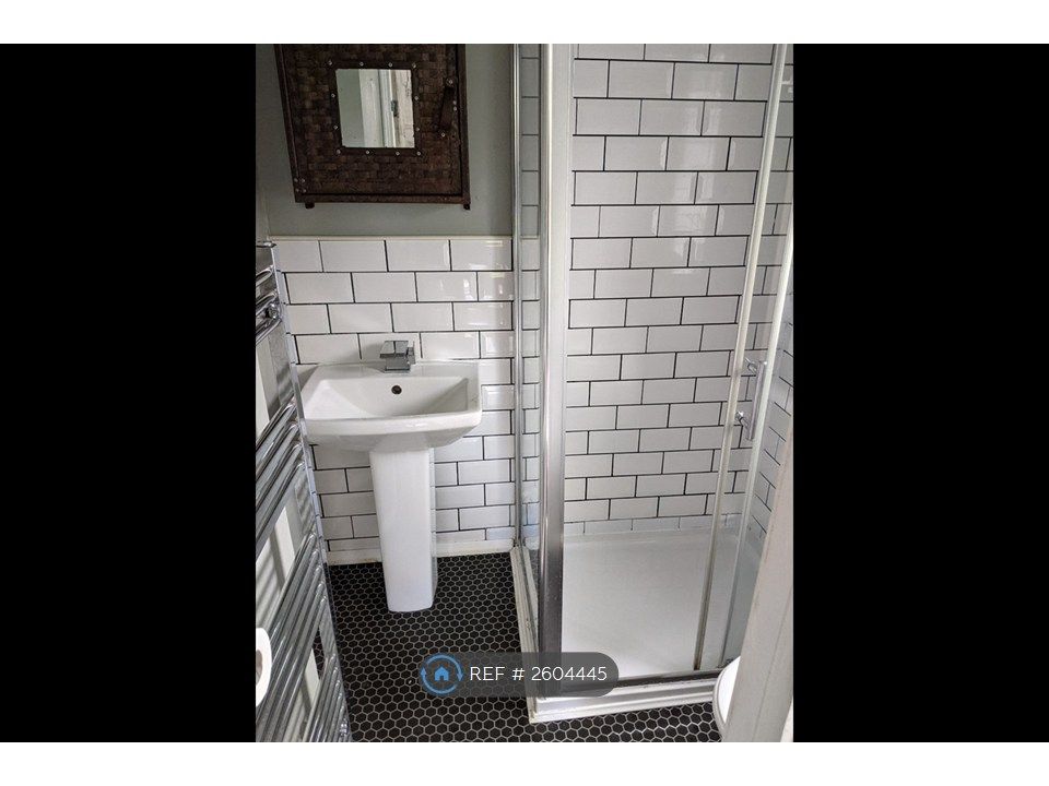 Property photo 2 of 9 Bathroom