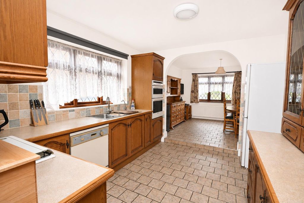 Property photo 2 of 27 Kitchen/ Breakfast Room