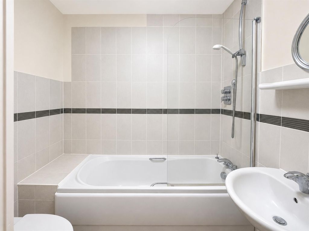 Property photo 3 of 6 Bath