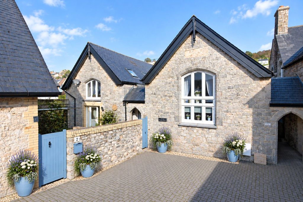 Property photo 1 of 19 Front