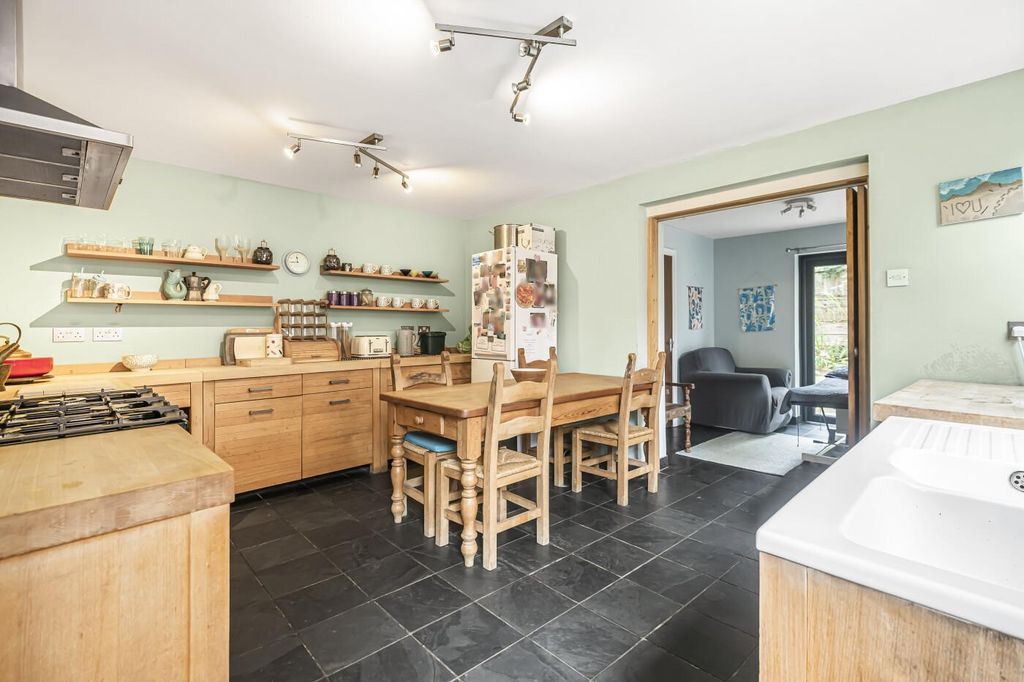 Property photo 3 of 21 Kitchen Breakfast