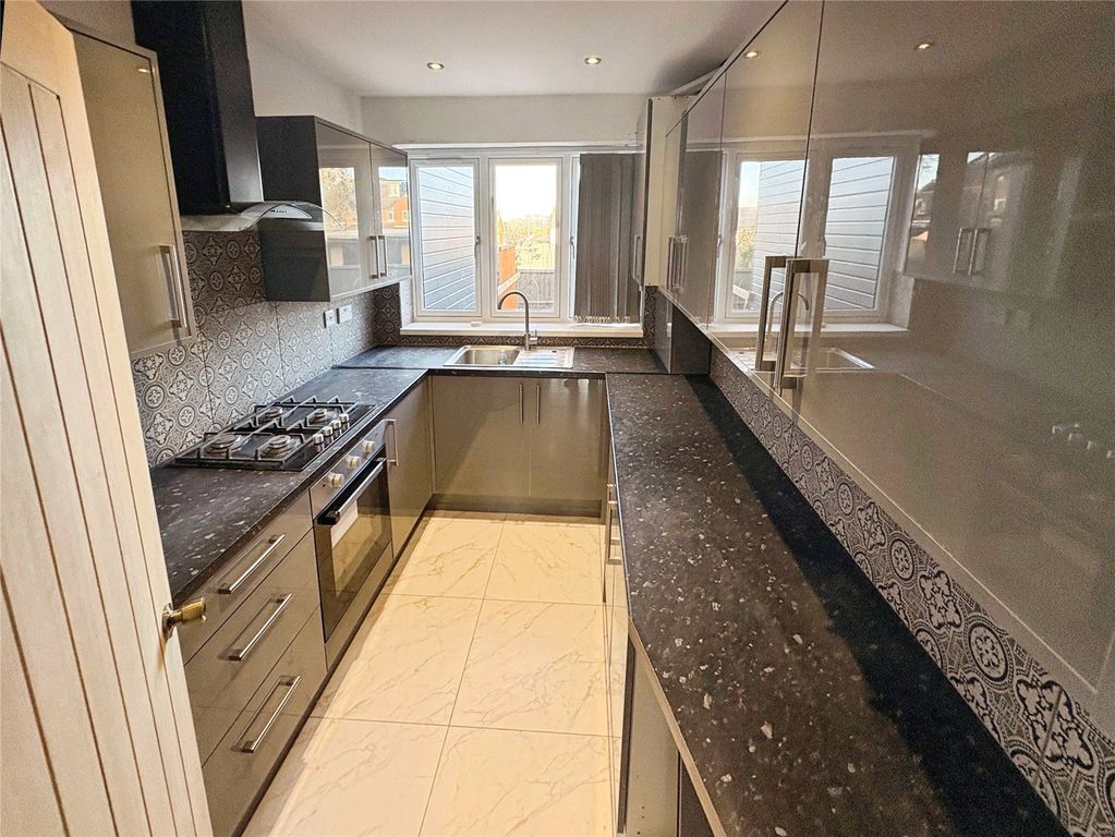 Property photo 2 of 11 Kitchen