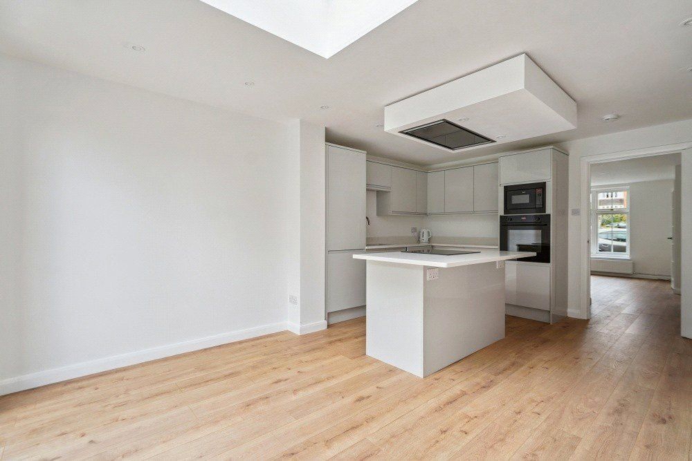 Property photo 3 of 8 Kitchen