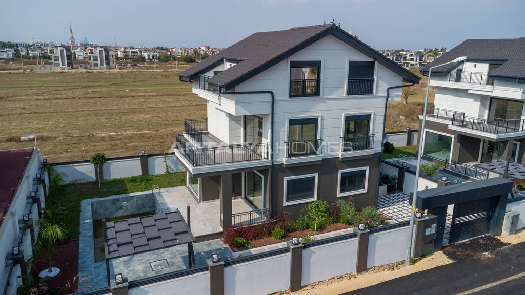 Property photo 3 of 79