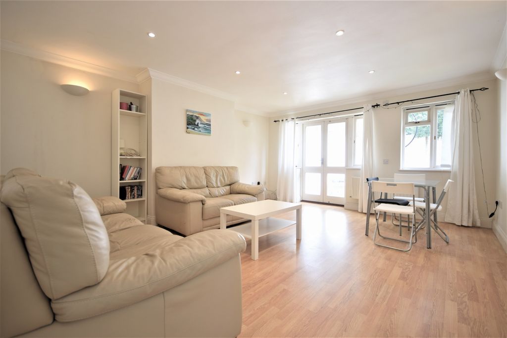 Property photo 3 of 8 Photo 2