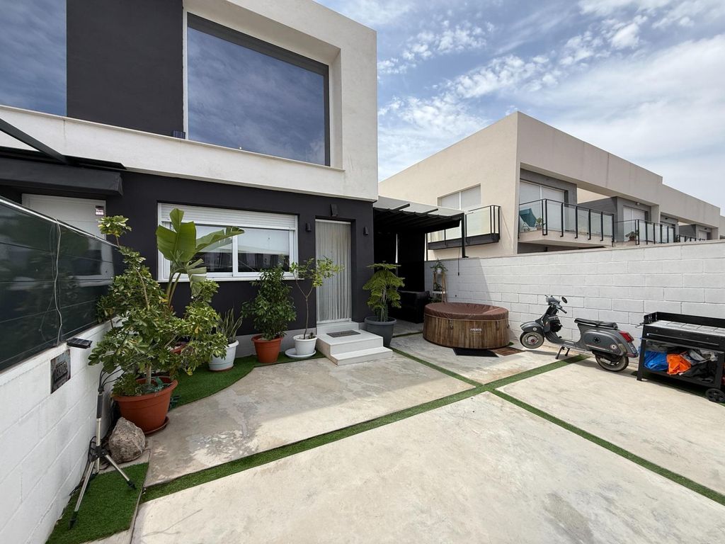 Property photo 2 of 31