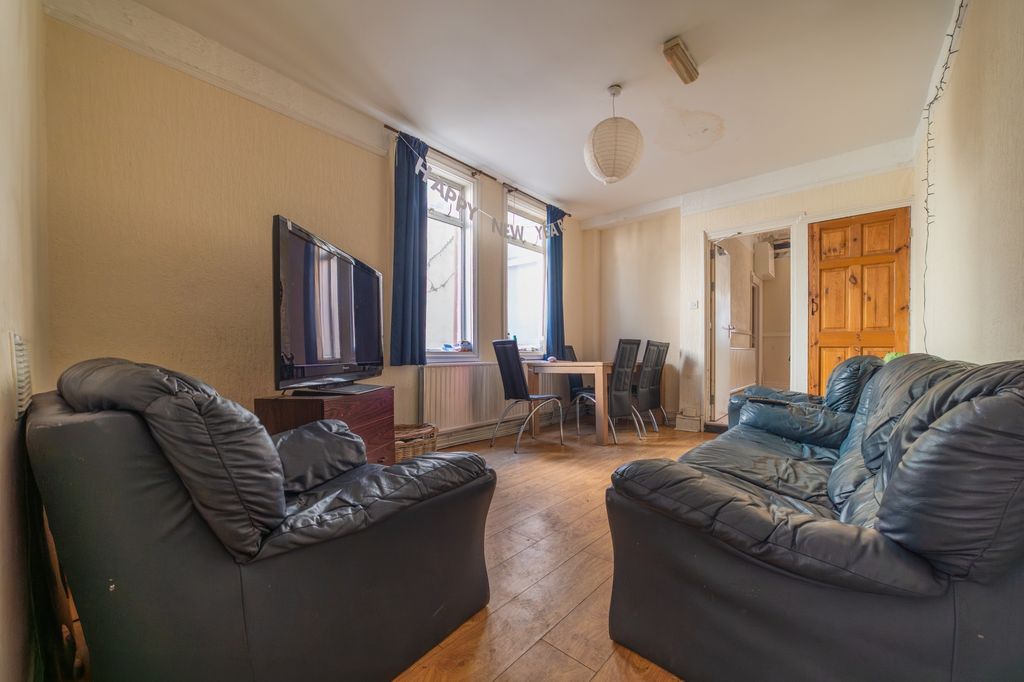 Property photo 2 of 16 Call 02920 454555 To Secure Your Viewing_2