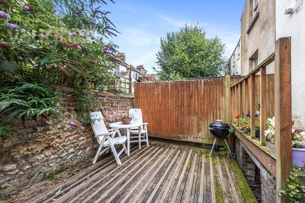 Property photo 1 of 18 Picture No. 04