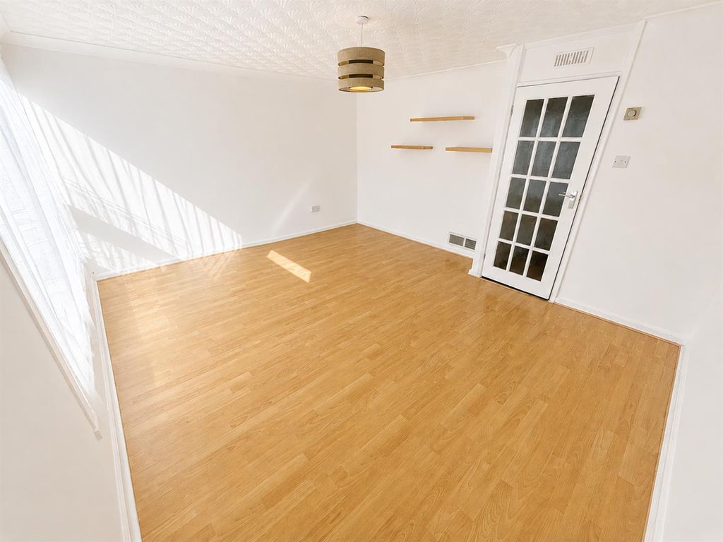 Property photo 3 of 9 Lounge.Png