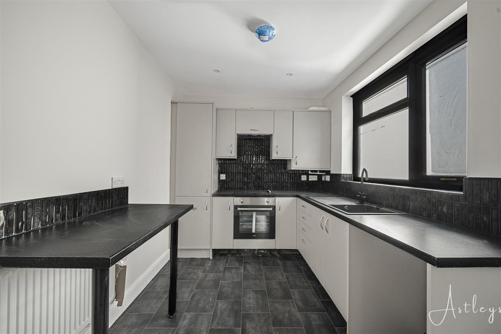 Property photo 3 of 15 Kitchen/Breakfast Room