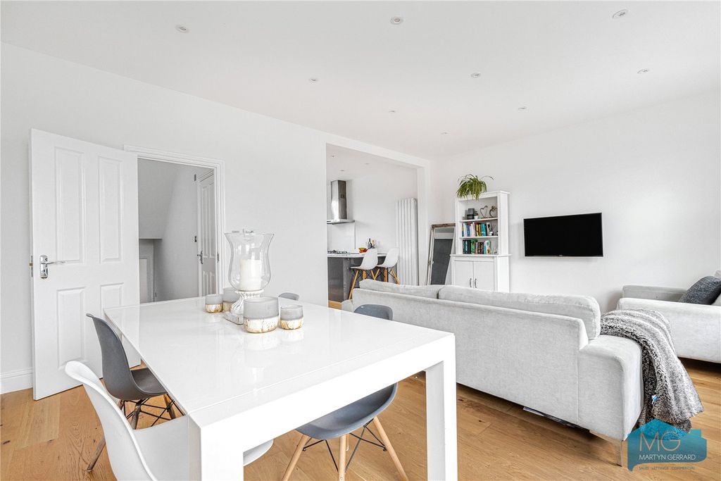 Property photo 2 of 11 Picture No. 28