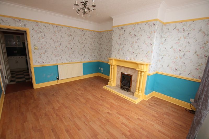 Property photo 3 of 10 Lounge Photo 2