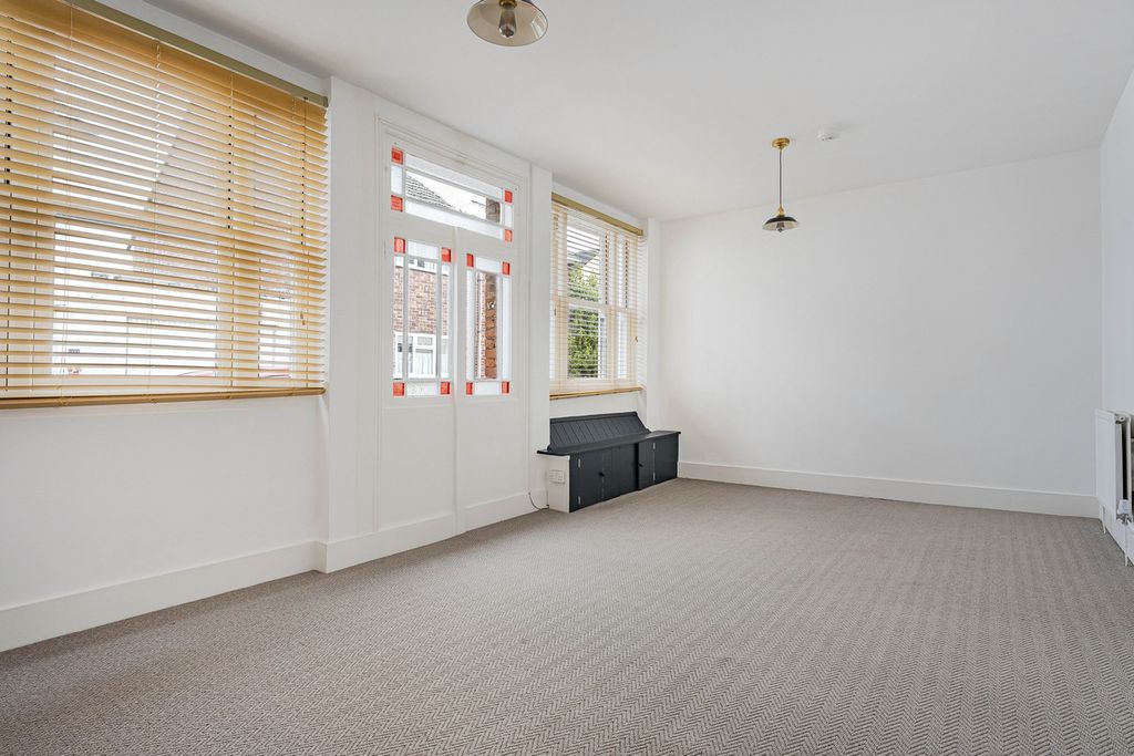 Property photo 3 of 26