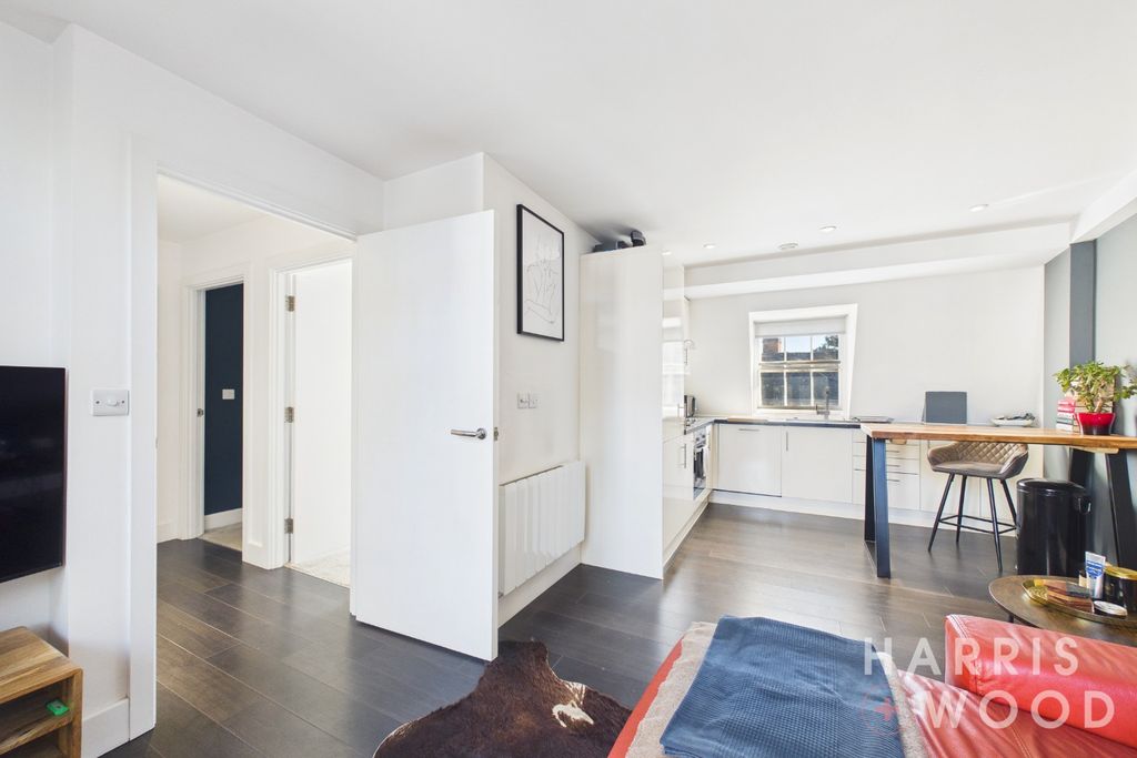 Property photo 3 of 11 5696056
