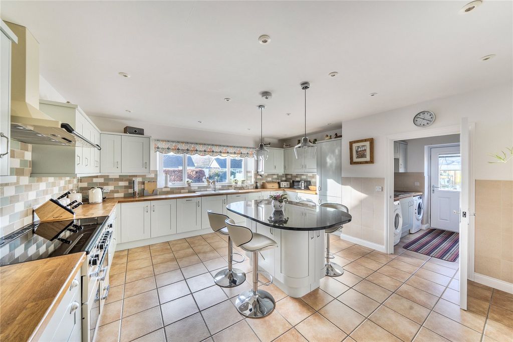 Property photo 2 of 24 Picture No. 10