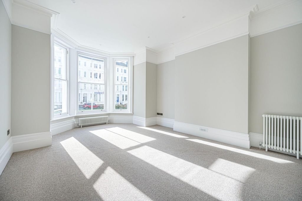 Property photo 2 of 29 Flat 2