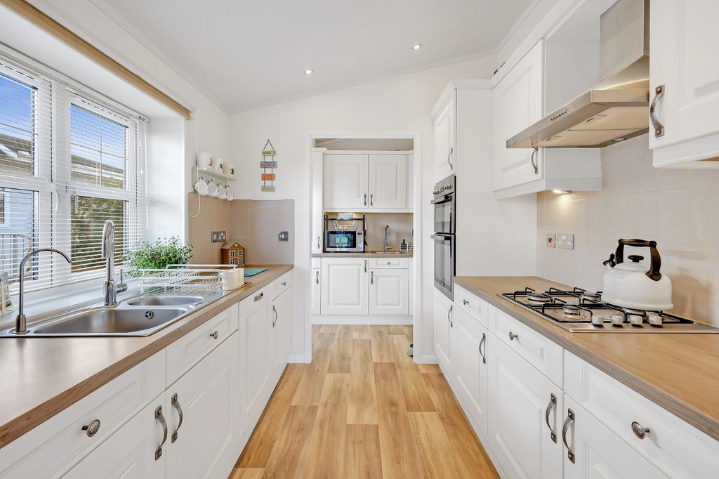 Property photo 2 of 22 4835304