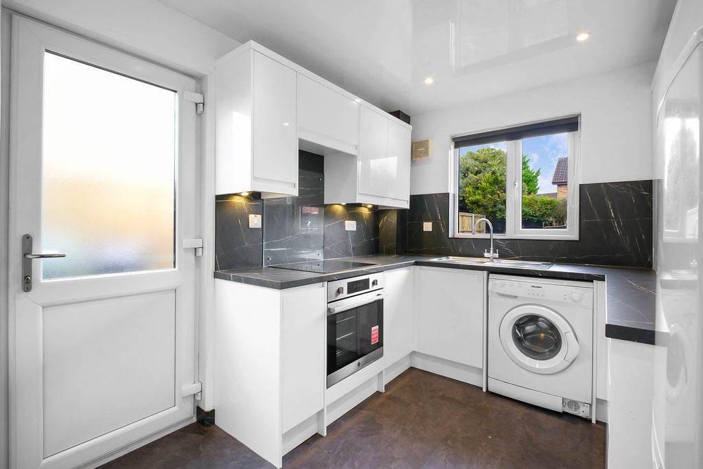 Property photo 3 of 24