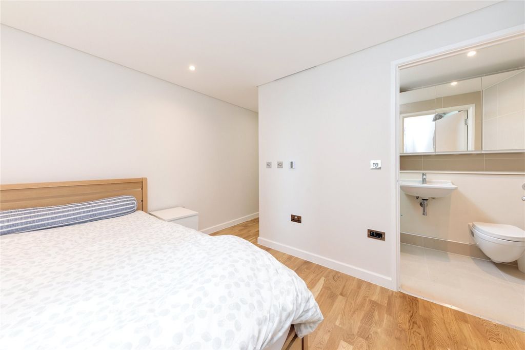 Property photo 3 of 9 Picture No. 06