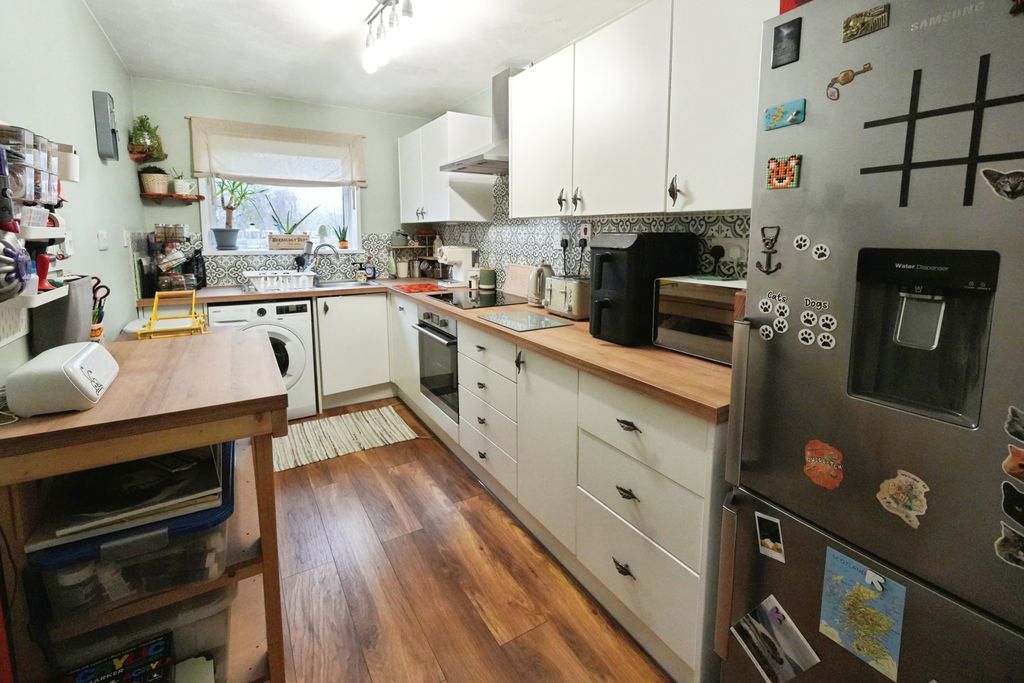 Property photo 3 of 11 Kitchen/Breakfast