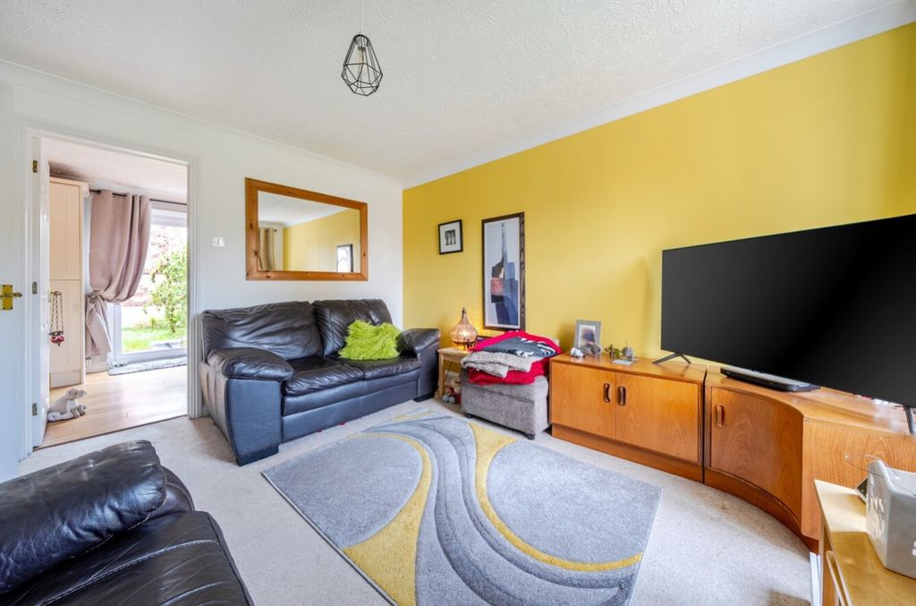 Property photo 3 of 12 Balintore Rise Living Room