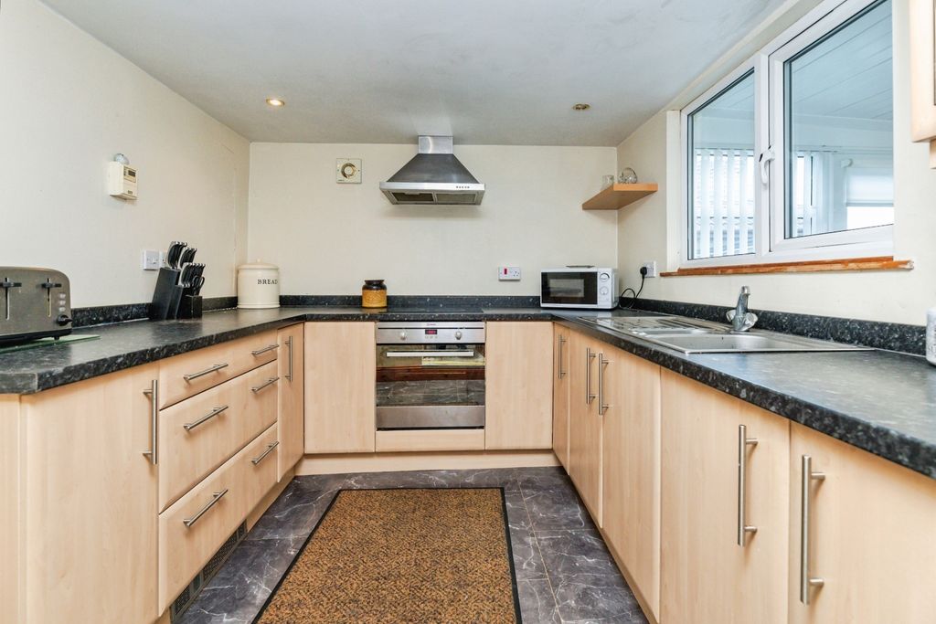 Property photo 2 of 21 Pbox-Kitchen-327047.Jpg