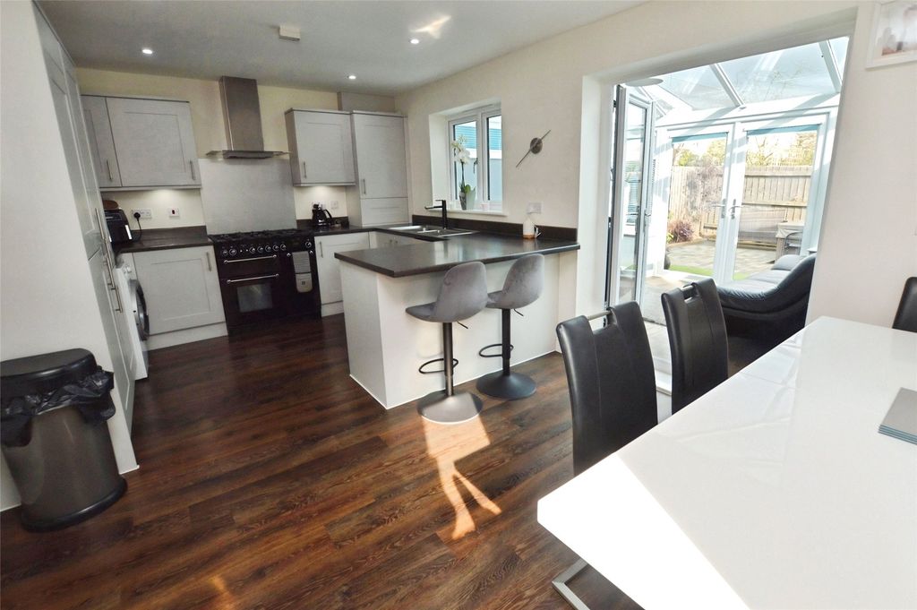 Property photo 2 of 15 Kitchen/Dining Room
