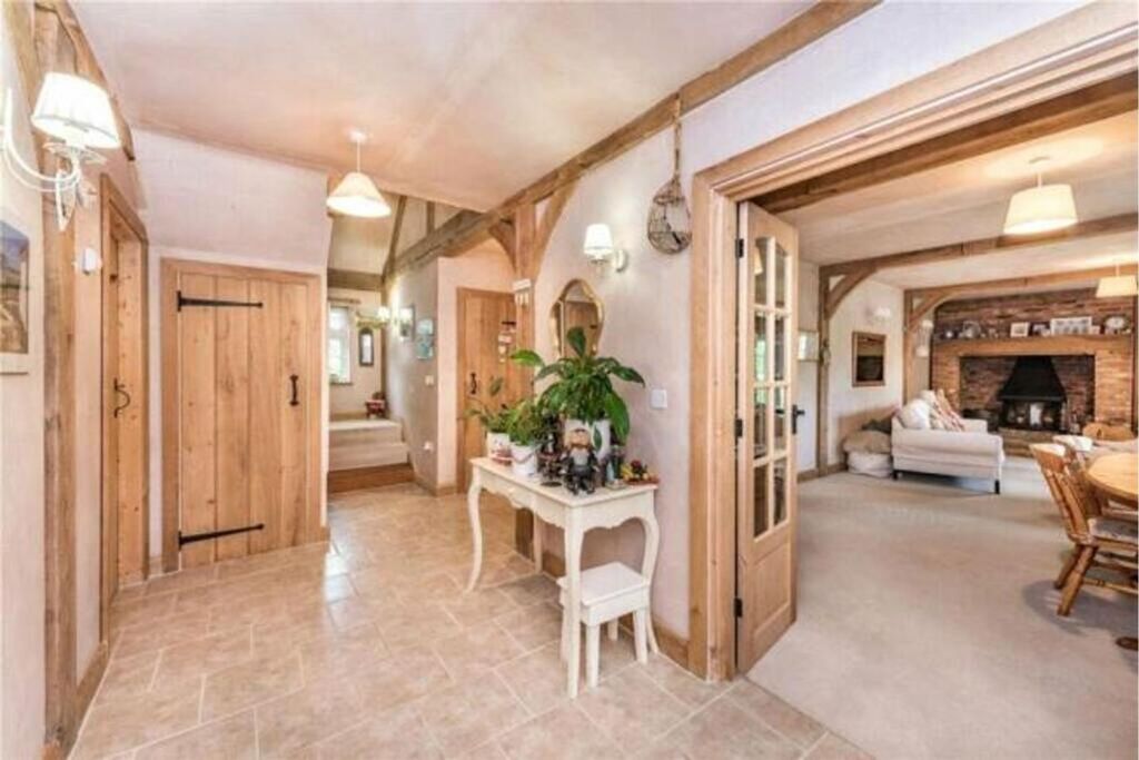 Property photo 2 of 21