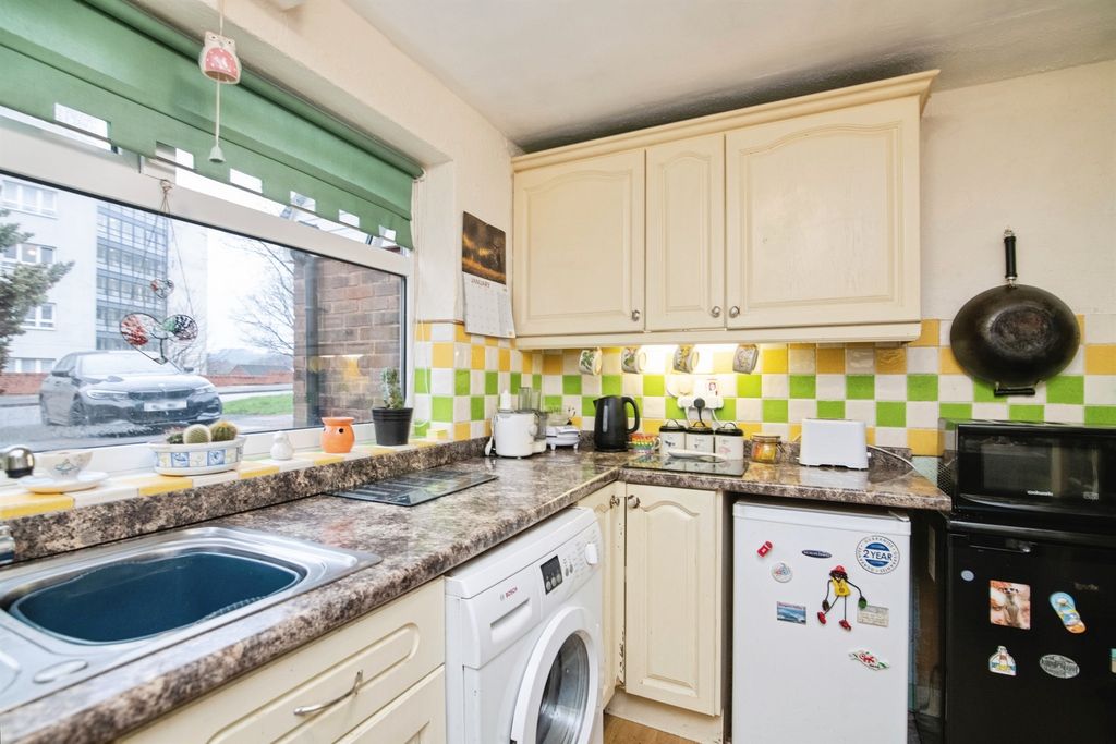 Property photo 3 of 16